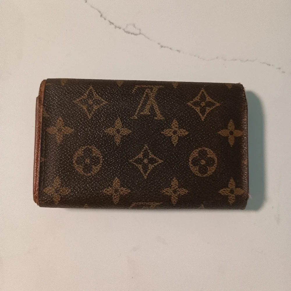 Louis Vuitton Tresor L-shaped zipper compact wallet Monogram